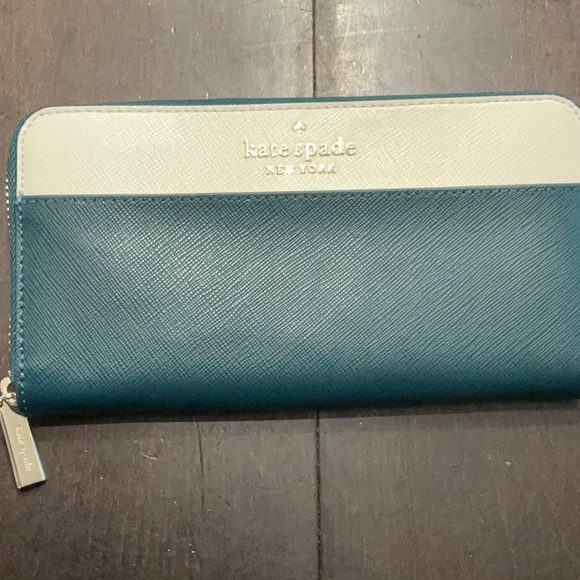 Beautiful Kate Spade color block wallet in pristine condition - Picture 1 of 5